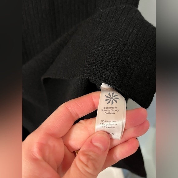 Athleta Ribbed On The Town Sleeveless Tunic Sweater Size XS black and white - Picture 4 of 6